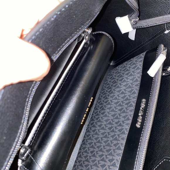 No longer available- Michael Kors kimberly 3 in one bag - Picture 8 of 16